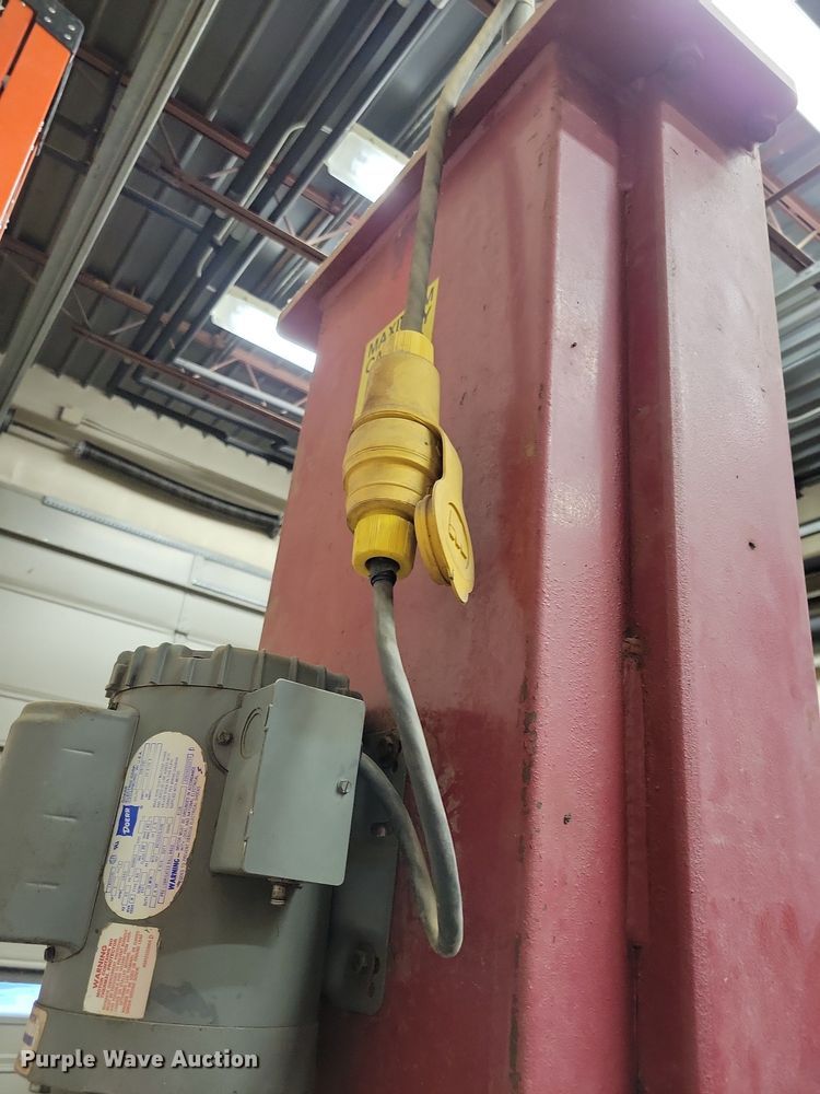 image for item NO9979 Mohawk automotive lift