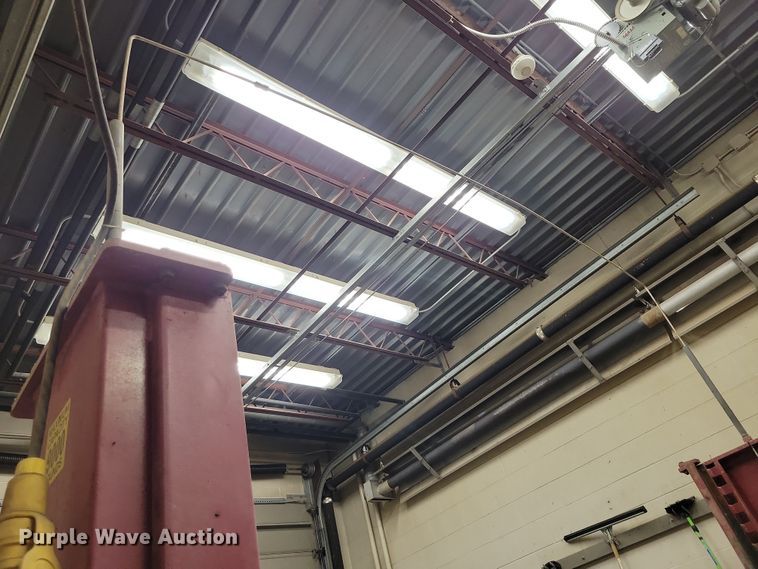 image for item NO9979 Mohawk automotive lift