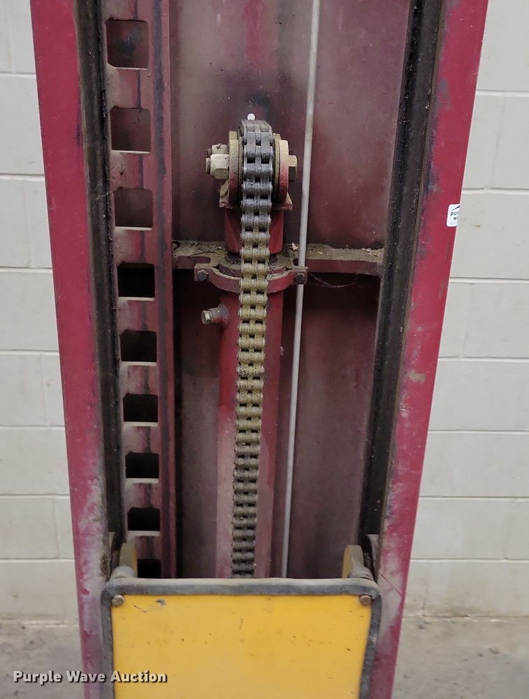 image for item NO9979 Mohawk automotive lift