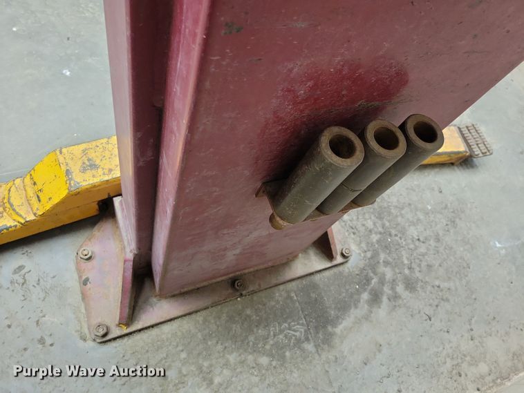 image for item NO9979 Mohawk automotive lift