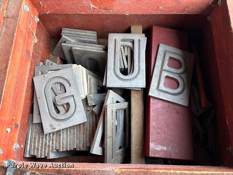 image for item OE9325 Wood router table