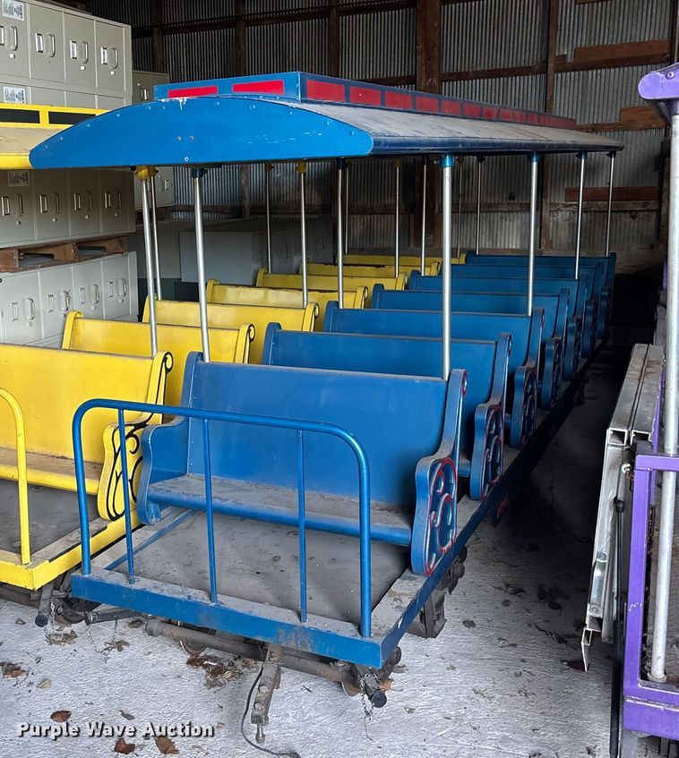 image for item OE9327 (3) passenger train cars