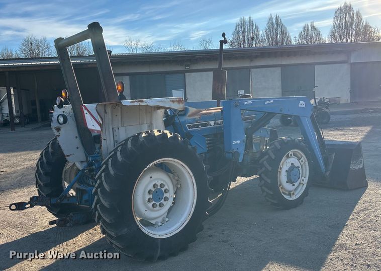 image for item OE9328 Ford CA414D MFWD tractor