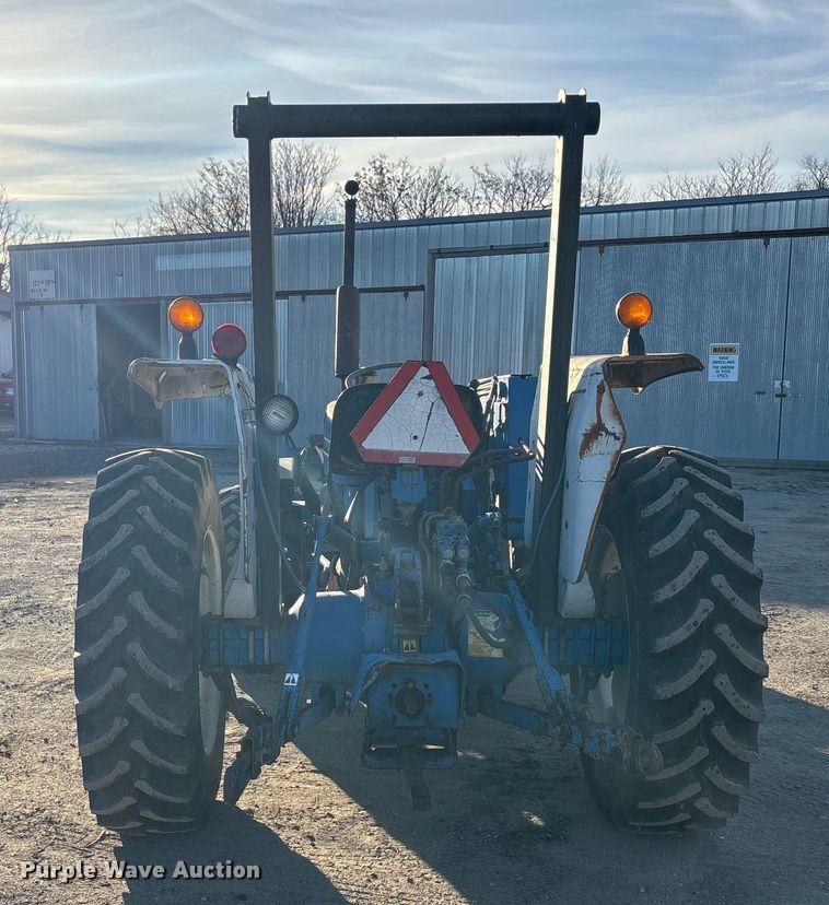 image for item OE9328 Ford CA414D MFWD tractor