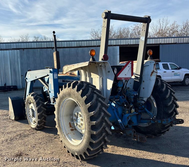 image for item OE9328 Ford CA414D MFWD tractor