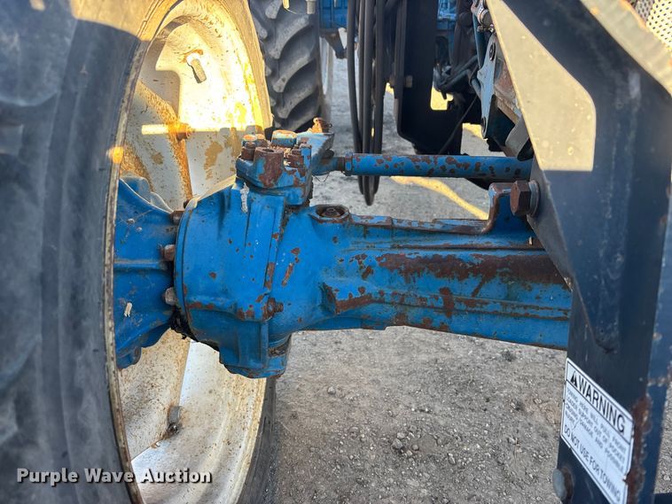 image for item OE9328 Ford CA414D MFWD tractor