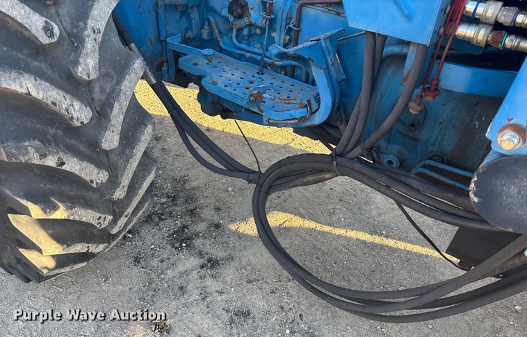 image for item OE9328 Ford CA414D MFWD tractor