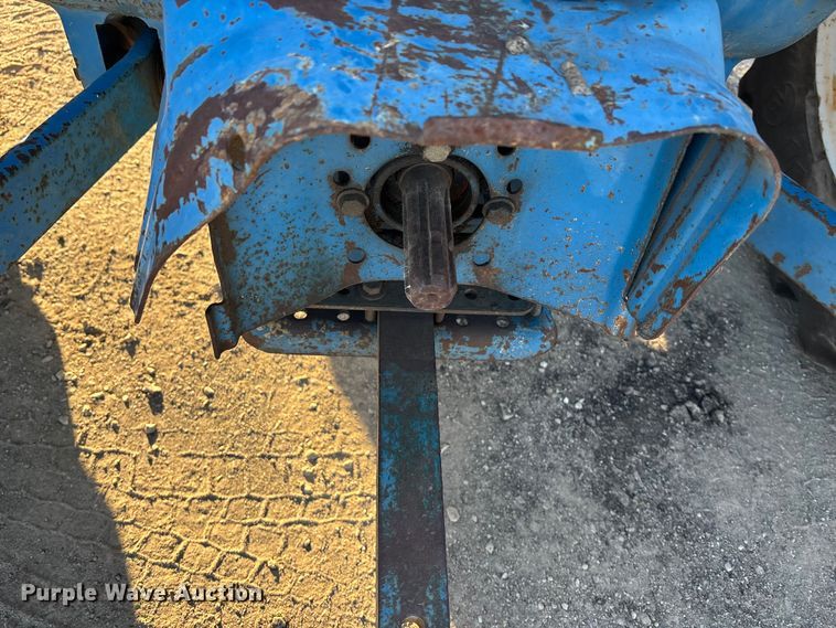 image for item OE9328 Ford CA414D MFWD tractor