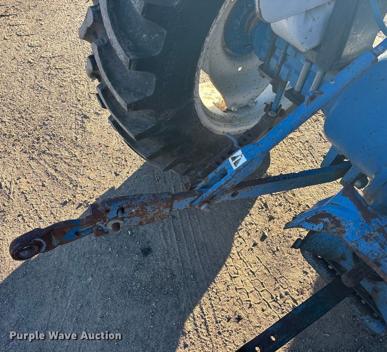 image for item OE9328 Ford CA414D MFWD tractor