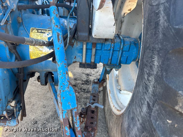 image for item OE9328 Ford CA414D MFWD tractor