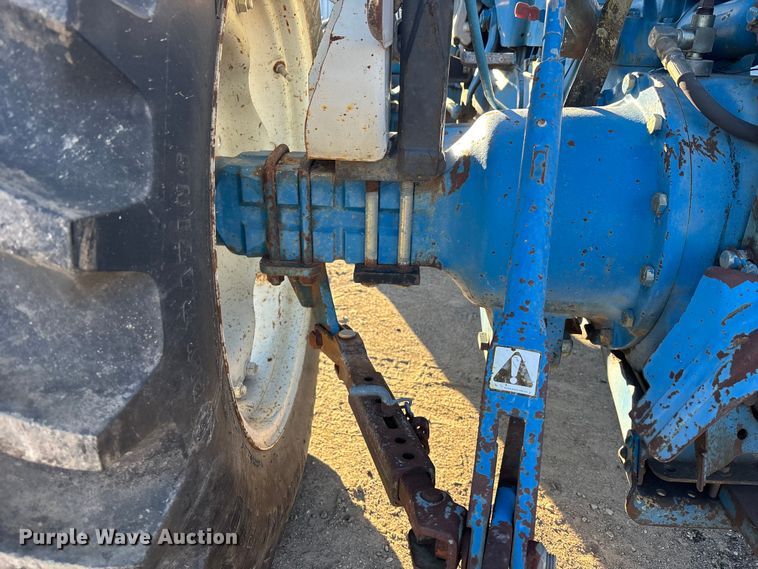 image for item OE9328 Ford CA414D MFWD tractor