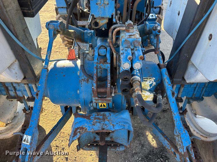image for item OE9328 Ford CA414D MFWD tractor