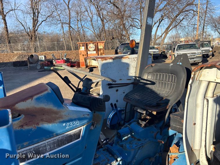 image for item OE9328 Ford CA414D MFWD tractor