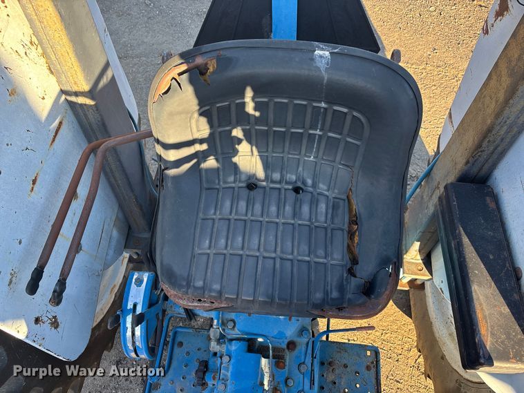 image for item OE9328 Ford CA414D MFWD tractor