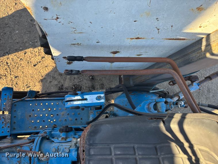image for item OE9328 Ford CA414D MFWD tractor