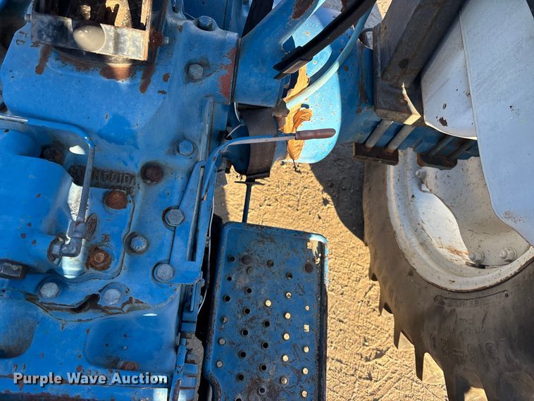 image for item OE9328 Ford CA414D MFWD tractor
