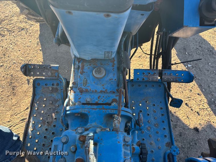 image for item OE9328 Ford CA414D MFWD tractor