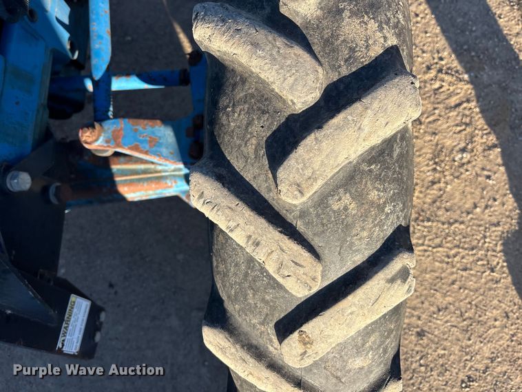 image for item OE9328 Ford CA414D MFWD tractor