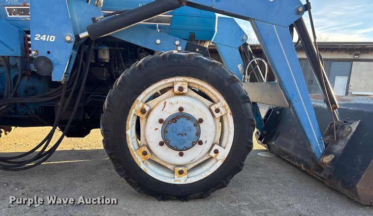 image for item OE9328 Ford CA414D MFWD tractor