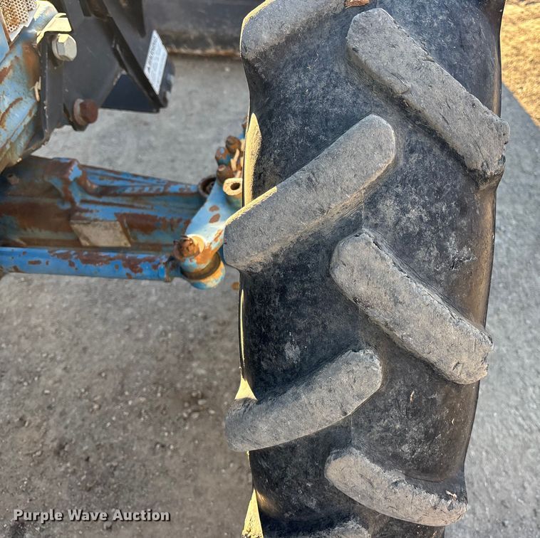 image for item OE9328 Ford CA414D MFWD tractor