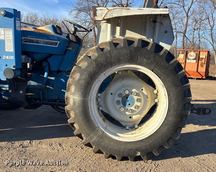 image for item OE9328 Ford CA414D MFWD tractor