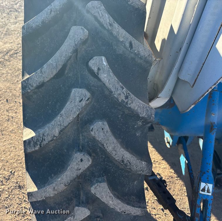 image for item OE9328 Ford CA414D MFWD tractor