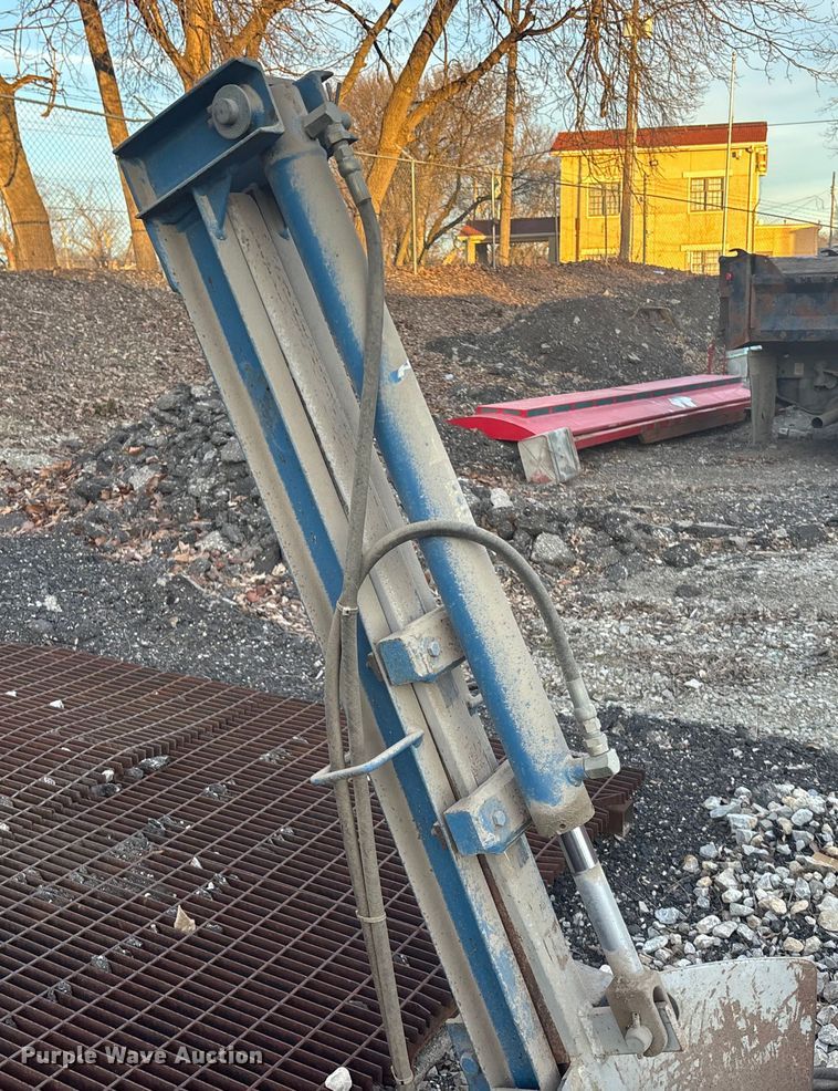 image for item OE9333 Care Tree skid steer tree spade