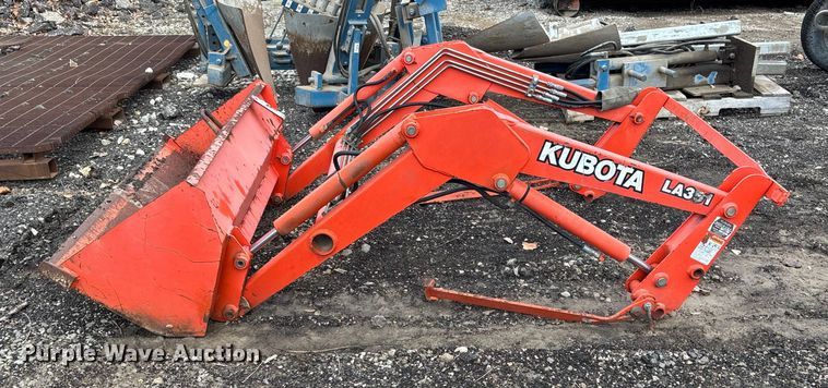 image for item OE9334 Kubota LA351 loader