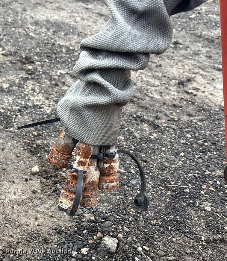 image for item OE9334 Kubota LA351 loader