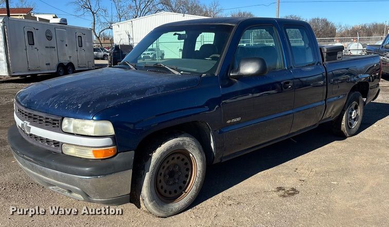 image for item OE9338 2002 Chevrolet Silverado 1500 Ext. Cab pickup truck