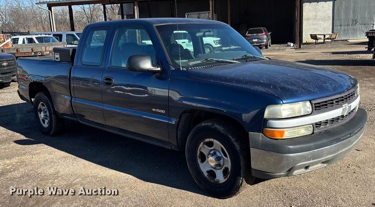 image for item OE9338 2002 Chevrolet Silverado 1500 Ext. Cab pickup truck