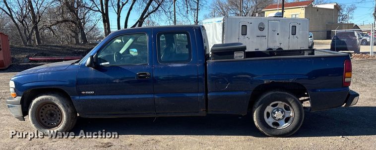 image for item OE9338 2002 Chevrolet Silverado 1500 Ext. Cab pickup truck