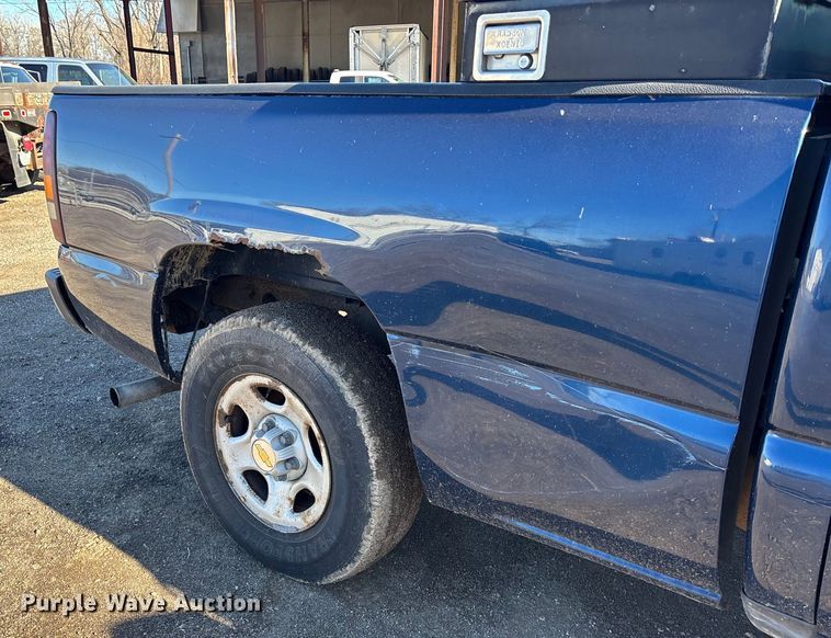 image for item OE9338 2002 Chevrolet Silverado 1500 Ext. Cab pickup truck