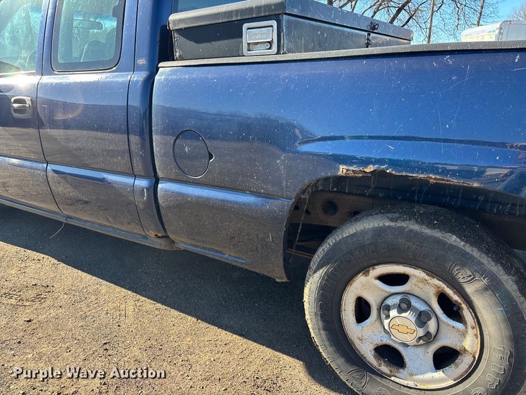 image for item OE9338 2002 Chevrolet Silverado 1500 Ext. Cab pickup truck