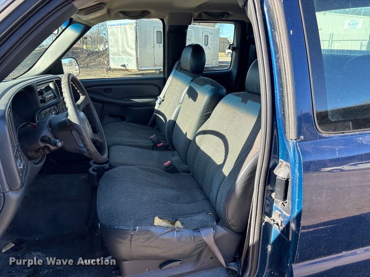 image for item OE9338 2002 Chevrolet Silverado 1500 Ext. Cab pickup truck