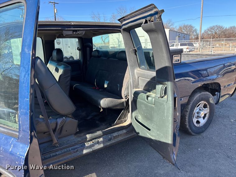 image for item OE9338 2002 Chevrolet Silverado 1500 Ext. Cab pickup truck