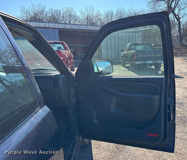 image for item OE9338 2002 Chevrolet Silverado 1500 Ext. Cab pickup truck