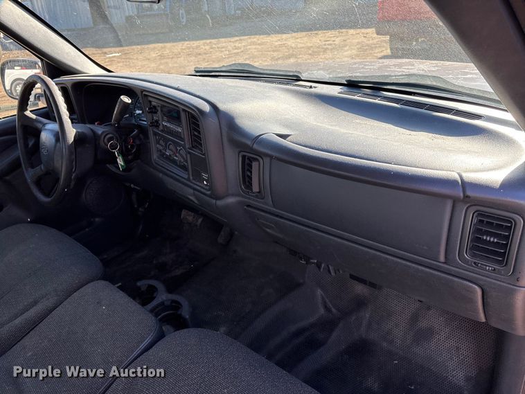 image for item OE9338 2002 Chevrolet Silverado 1500 Ext. Cab pickup truck