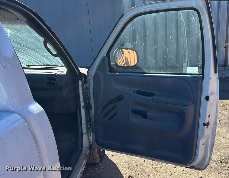 image for item OE9343 1999 Dodge Ram 1500 pickup truck