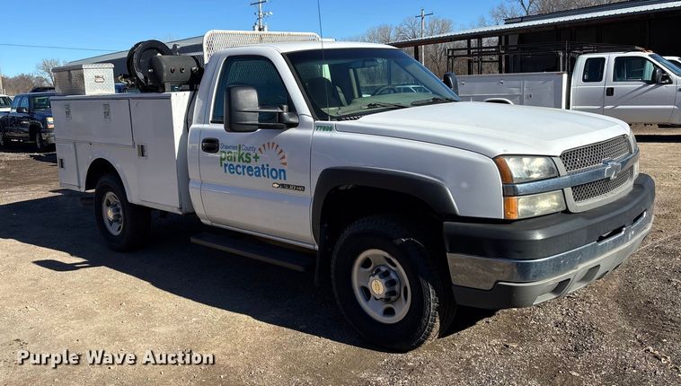 image for item OE9344 2003 Chevrolet Silverado 2500HD utility bed pickup truck