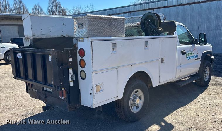 image for item OE9344 2003 Chevrolet Silverado 2500HD utility bed pickup truck