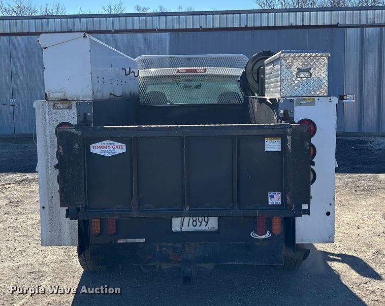 image for item OE9344 2003 Chevrolet Silverado 2500HD utility bed pickup truck