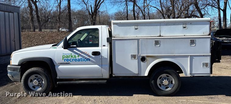 image for item OE9344 2003 Chevrolet Silverado 2500HD utility bed pickup truck