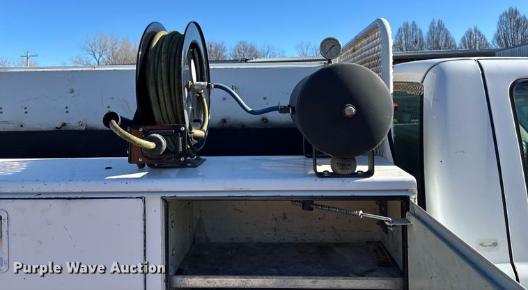 image for item OE9344 2003 Chevrolet Silverado 2500HD utility bed pickup truck