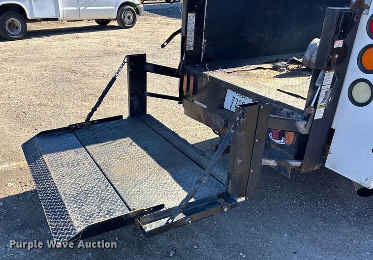 image for item OE9344 2003 Chevrolet Silverado 2500HD utility bed pickup truck