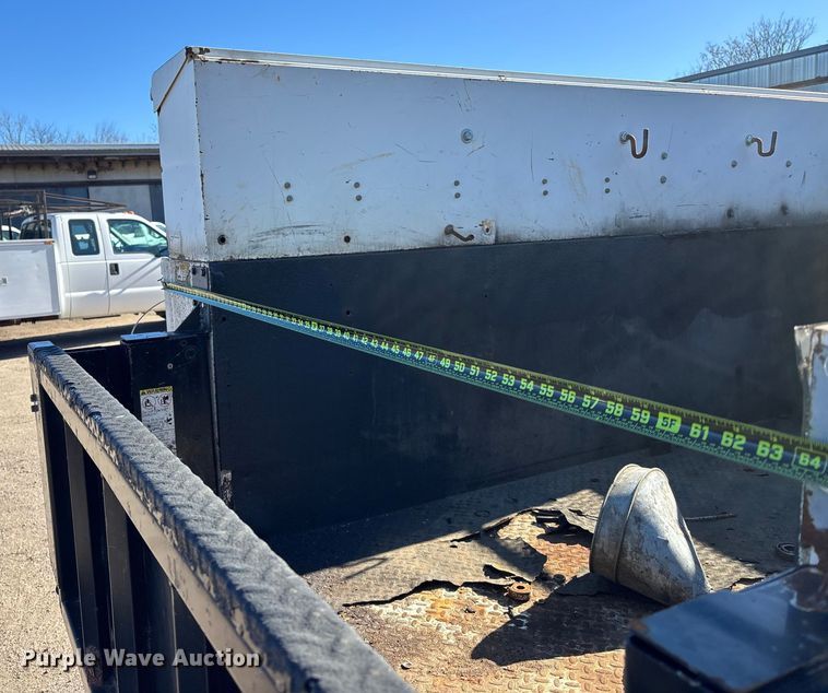 image for item OE9344 2003 Chevrolet Silverado 2500HD utility bed pickup truck