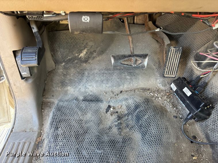 image for item OE9344 2003 Chevrolet Silverado 2500HD utility bed pickup truck