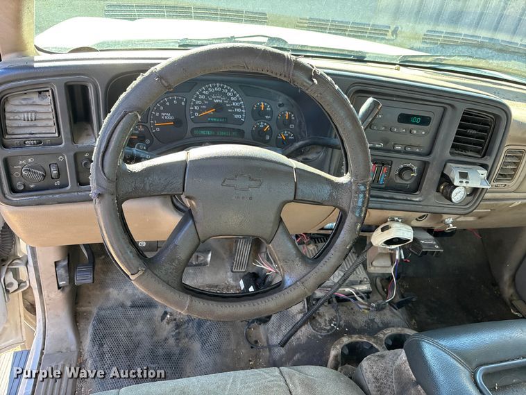 image for item OE9344 2003 Chevrolet Silverado 2500HD utility bed pickup truck