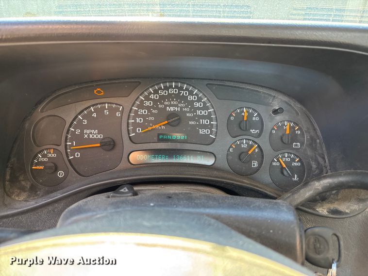 image for item OE9344 2003 Chevrolet Silverado 2500HD utility bed pickup truck