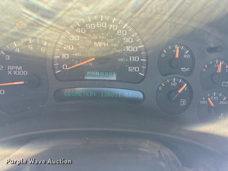 image for item OE9344 2003 Chevrolet Silverado 2500HD utility bed pickup truck